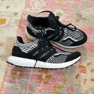 NEW ADIDAS UltraBoost 5.0 DNA Running Shoes
Black
